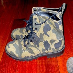 H&M camo combat boots